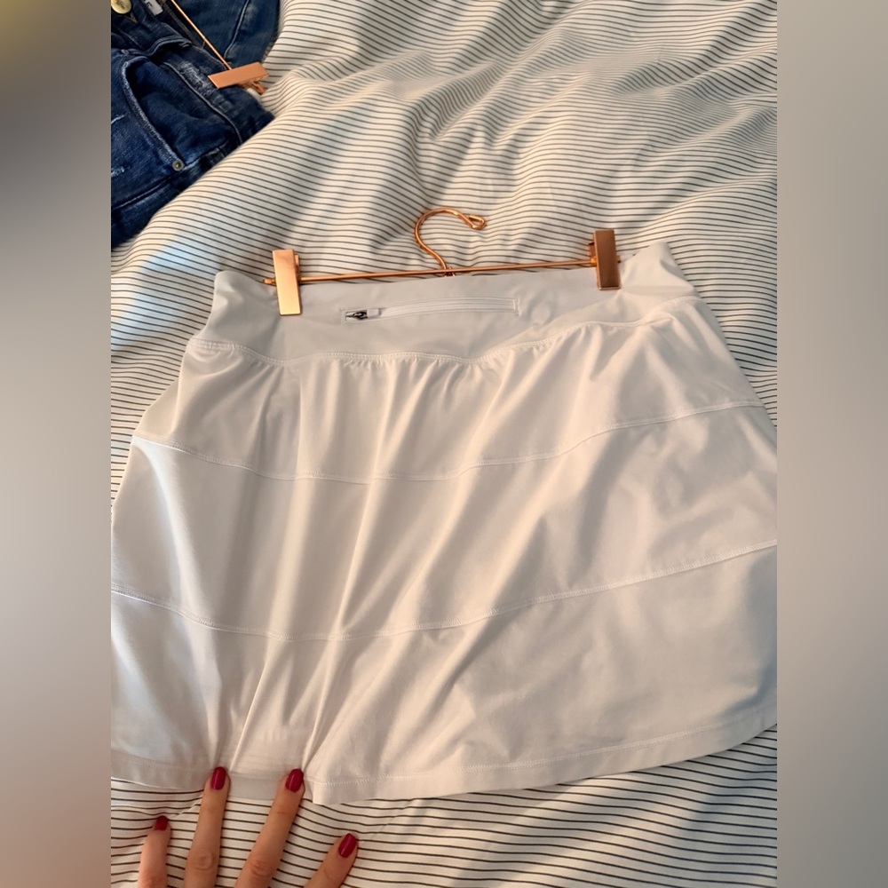 White skort - image 2